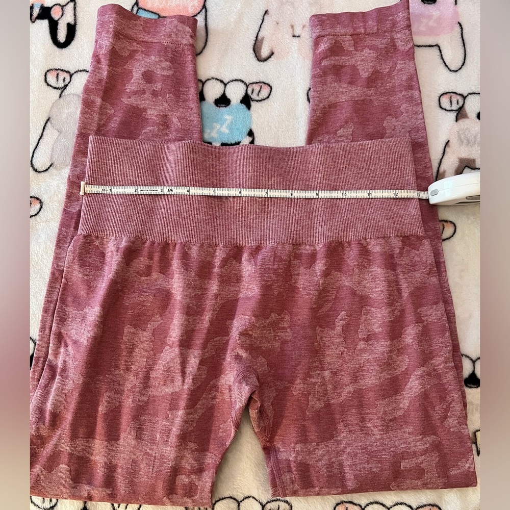 NVGTN Pastel Pink Camo Seamless Leggings, size L - Picture 5 of 11